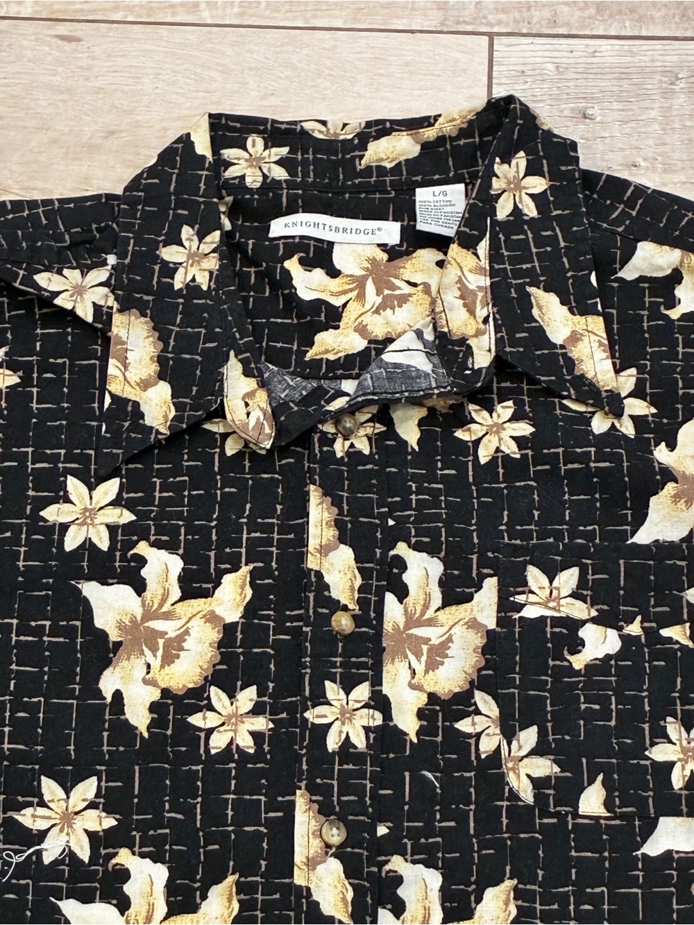 Men’s knight bridge Black Hawaiian Floral Short Sleeve Button-Up Shirt